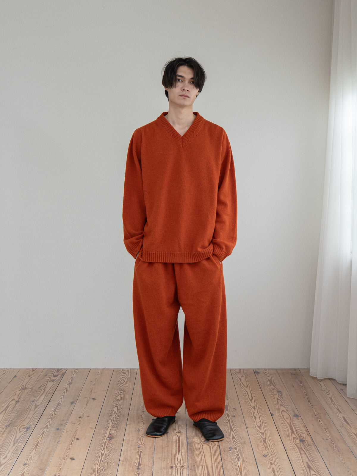 SOFT WOOL V-NECK KNIT