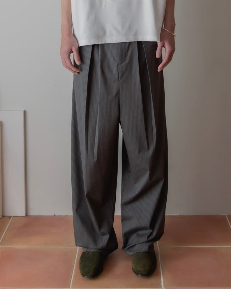 WOOL TWO-TUCK SLACKS