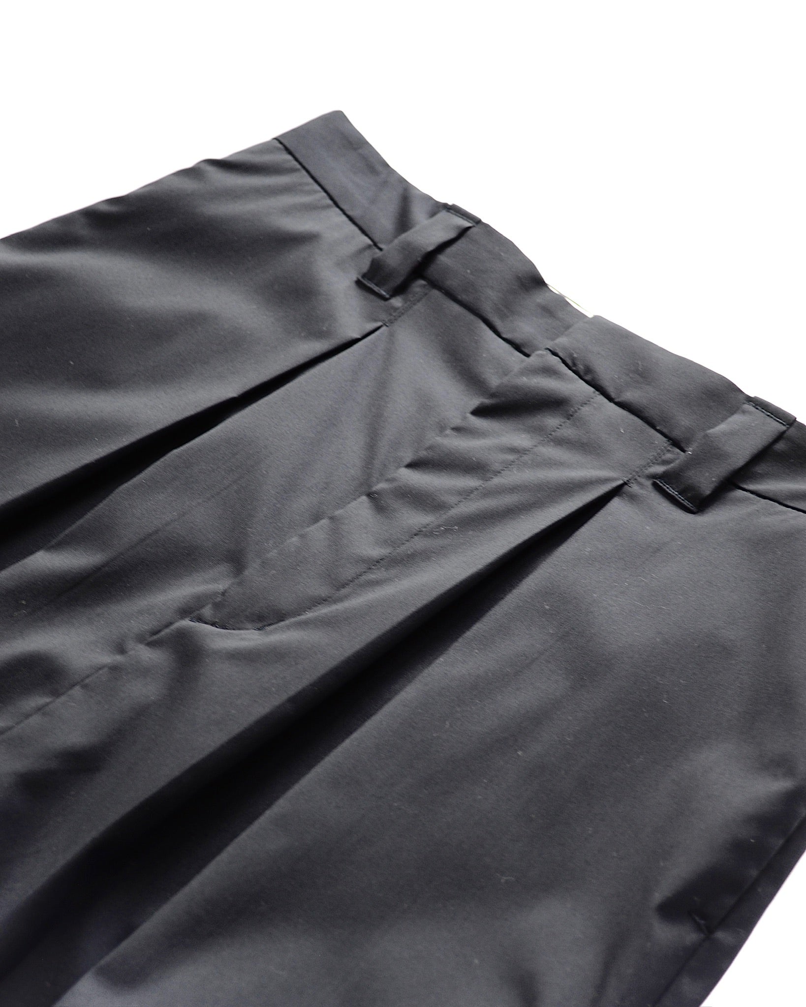 WOOL TWO-TUCK SLACKS