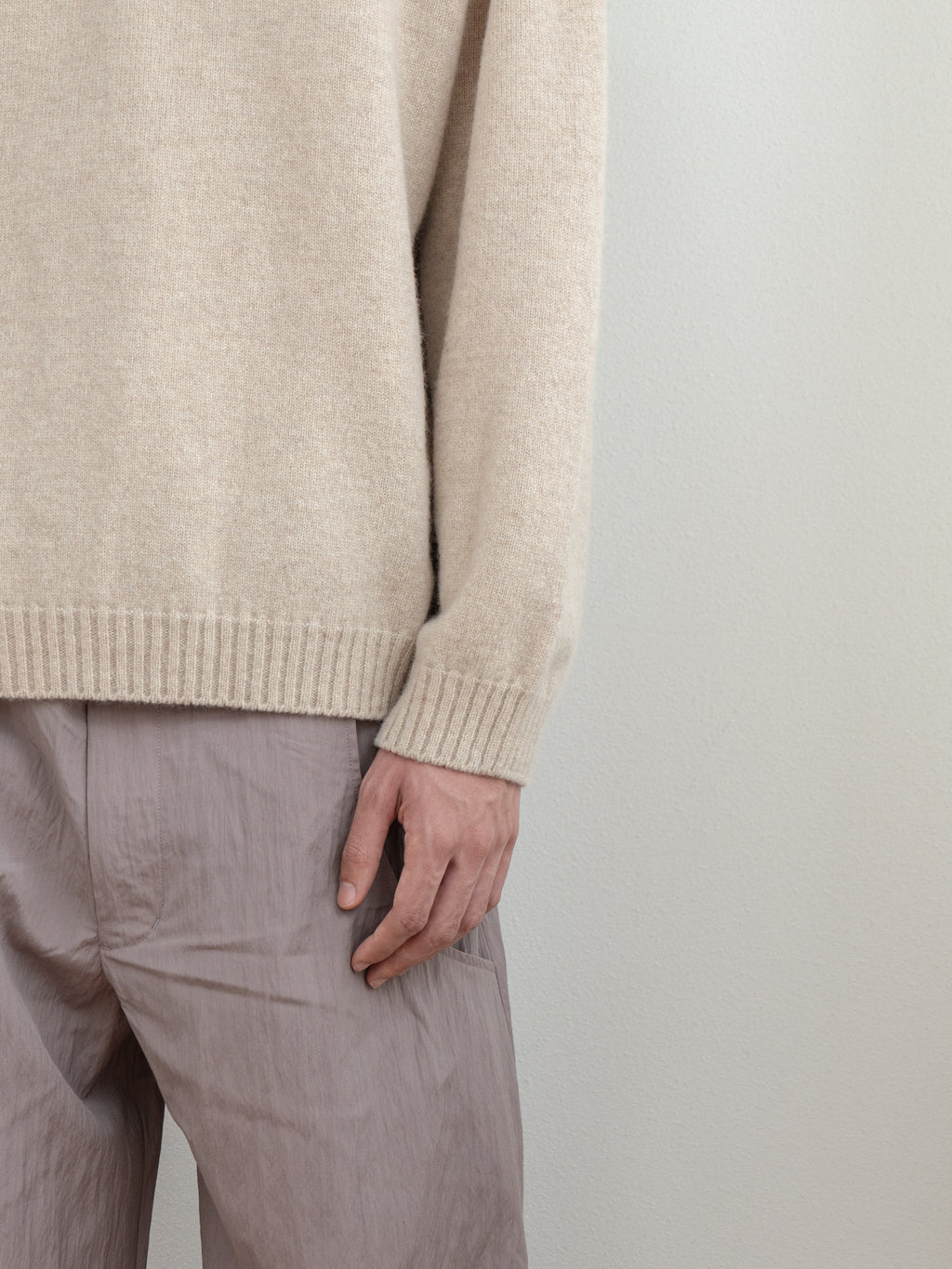 SOFT WOOL V-NECK KNIT