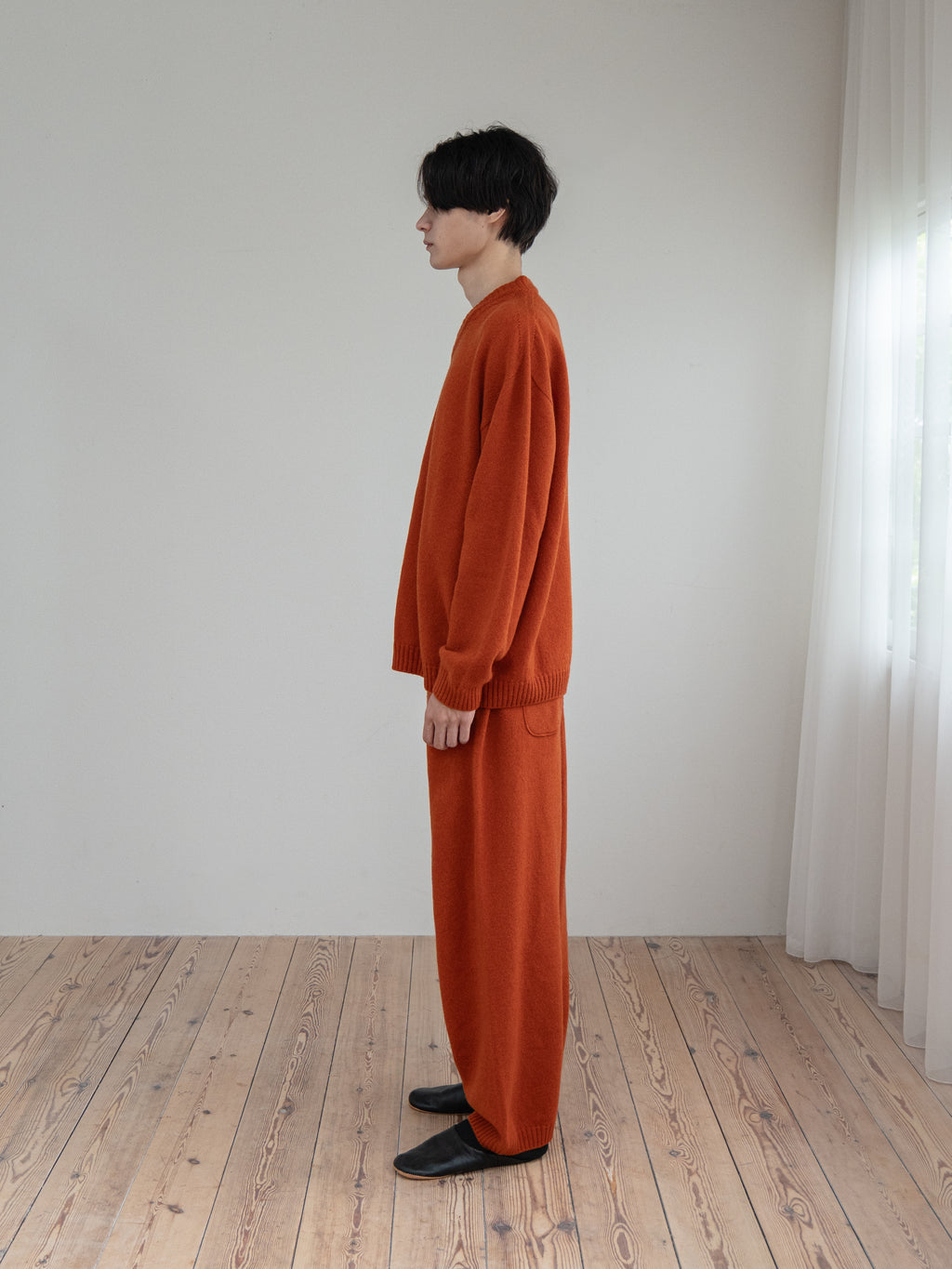 SOFT WOOL V-NECK KNIT
