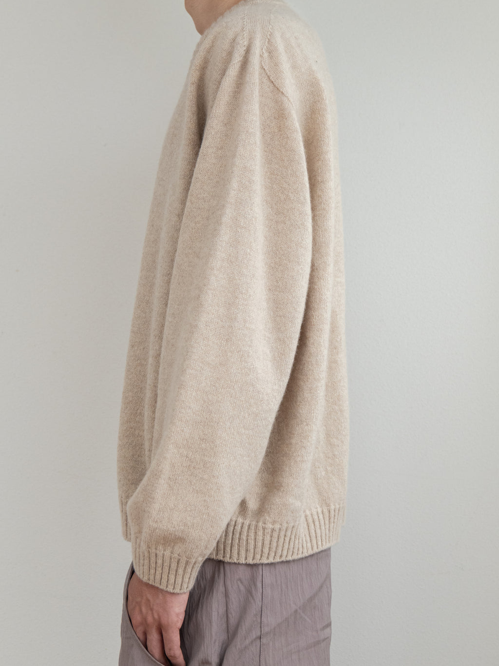 SOFT WOOL V-NECK KNIT