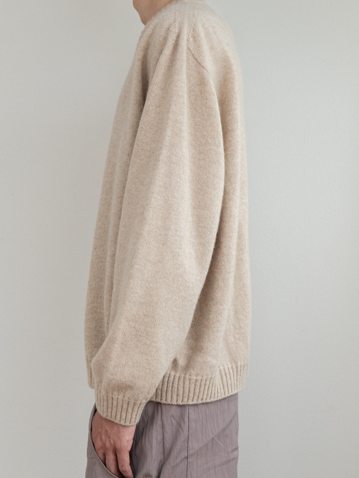 SOFT WOOL V-NECK KNIT