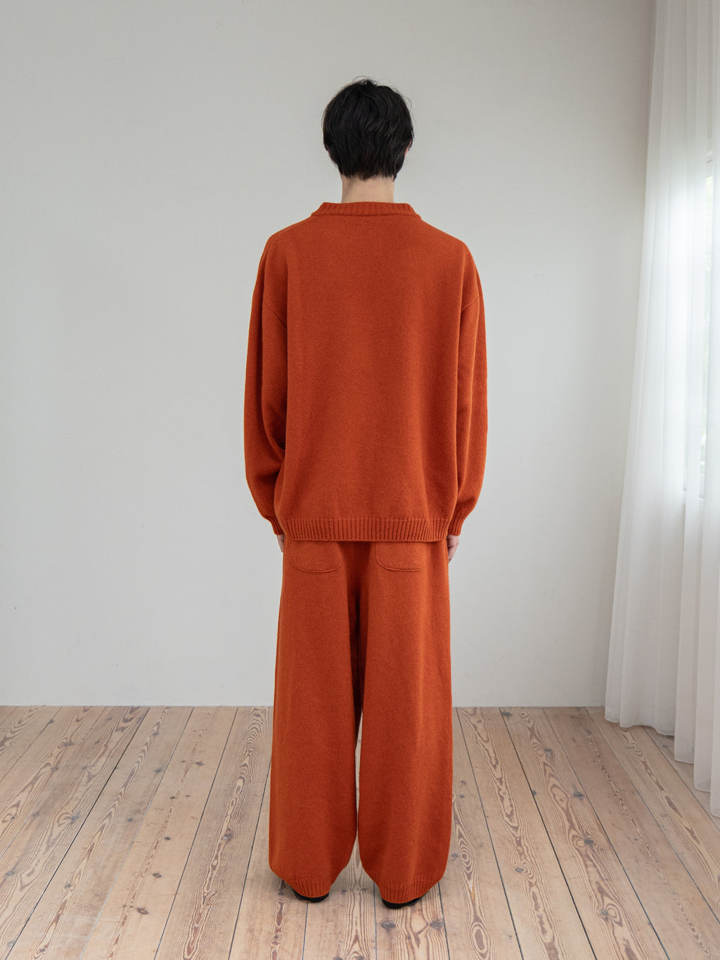 SOFT WOOL V-NECK KNIT