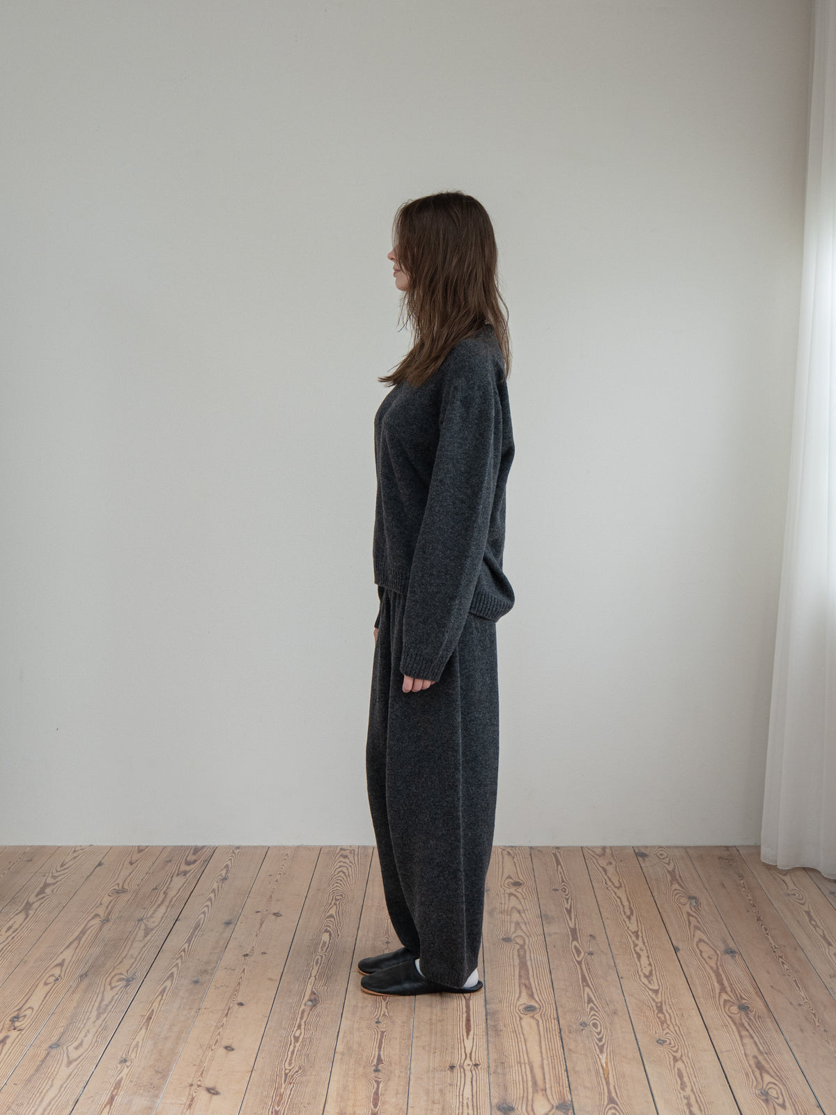 SOFT WOOL KNIT TROUSERS